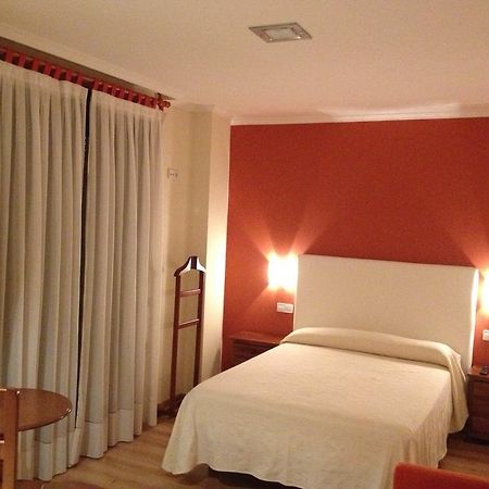 Hostal Santa Baia Рибадумия Номер фото